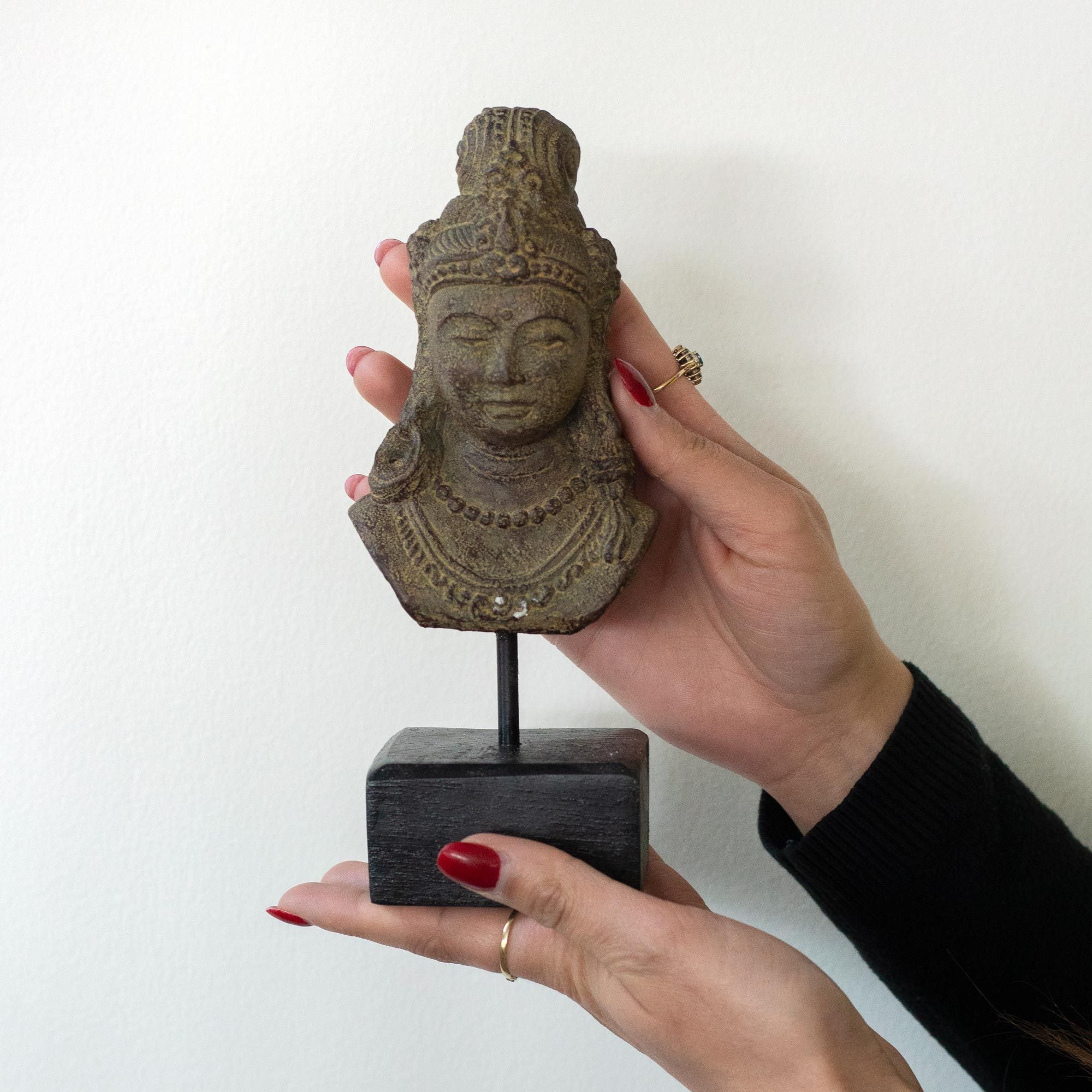 statue princesse java foncé tenue dans la main taille réelle décoration zen