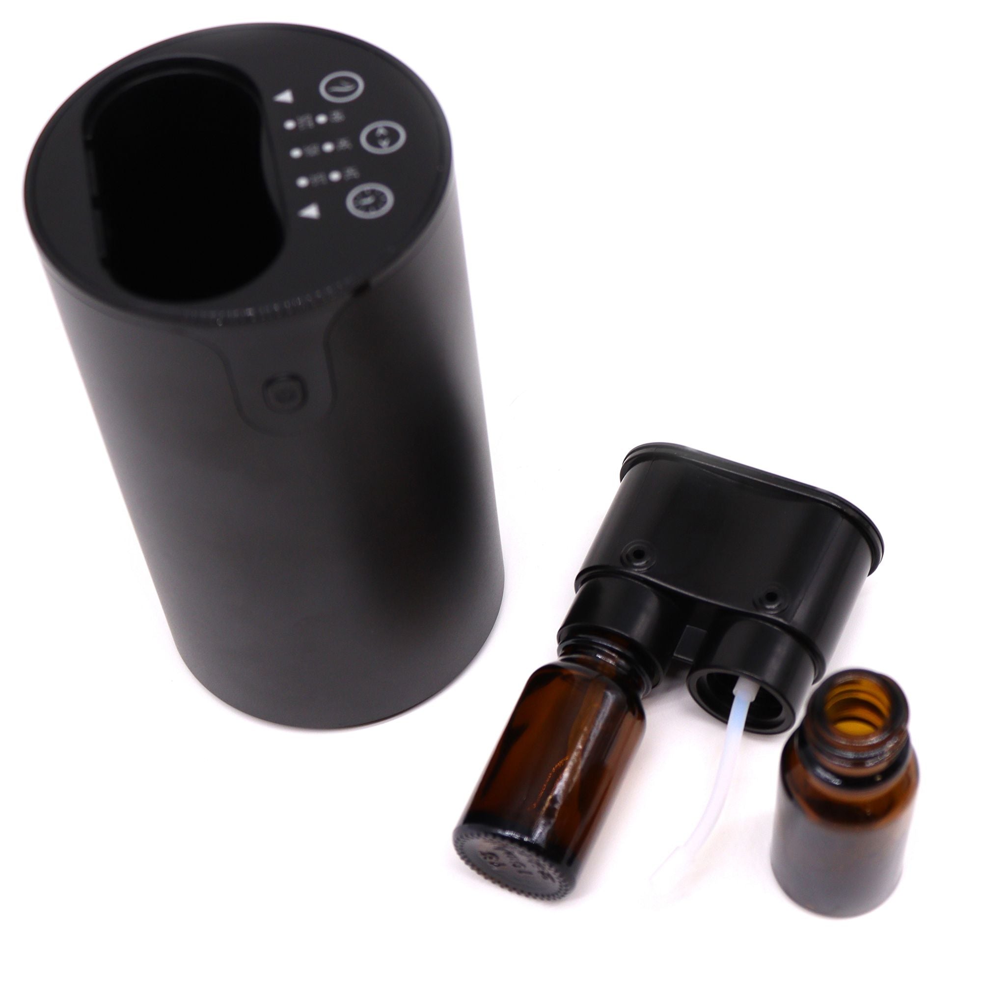 Diffuseur sans eau démonté avec accessoires et flacons d’huiles essentielles pour utilisation
