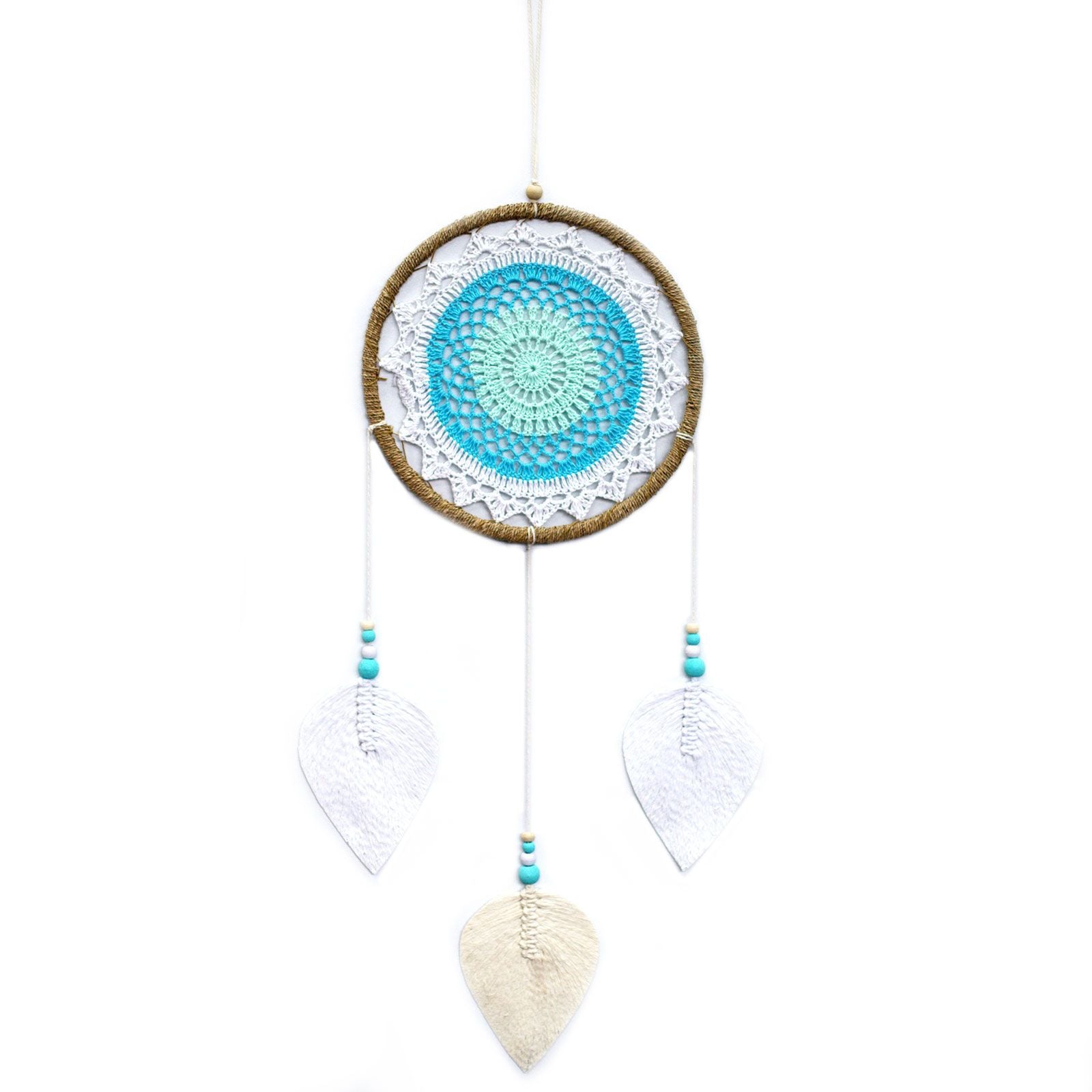 Attrape-rêves turquoise esprit élémentaire artisanal, favorisant la fluidité des émotions et la sérénité intérieure