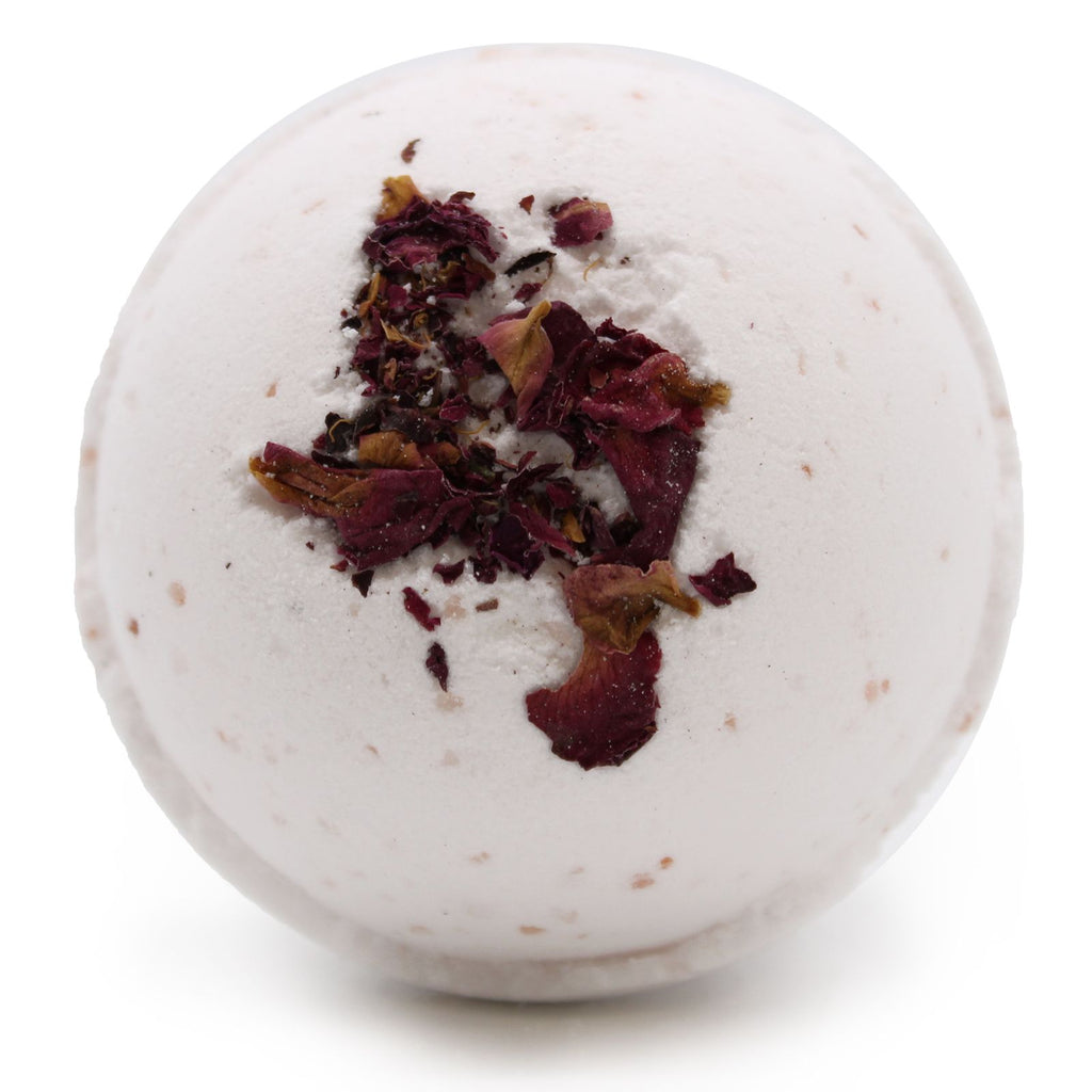 Bombe de bain au sel de l’Himalaya avec ylang ylang et petales de rose pour un moment sensoriel et relaxant