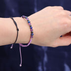 Bracelet astrologique Verseau porté au poignet avec pierres naturelles amethyste lapis lazuli hematite