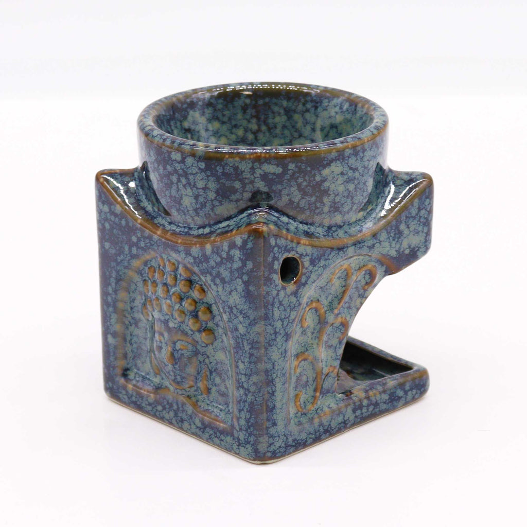 Vue de côté du brûleur Bouddha carré bleu poudré montrant la coupelle supérieure pour diffusion d’huiles essentielles
