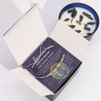Boîte gémeaux ouverte contenant bracelet en pierres naturelles et bougie parfumée aux cristaux pour rituel bien-être