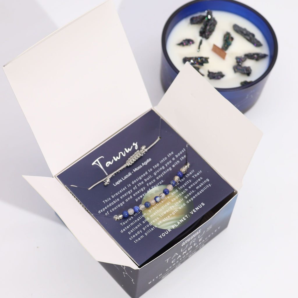 Boîte taureau ouverte contenant bracelet en pierres naturelles et bougie parfumée aux cristaux pour rituel bien-être
