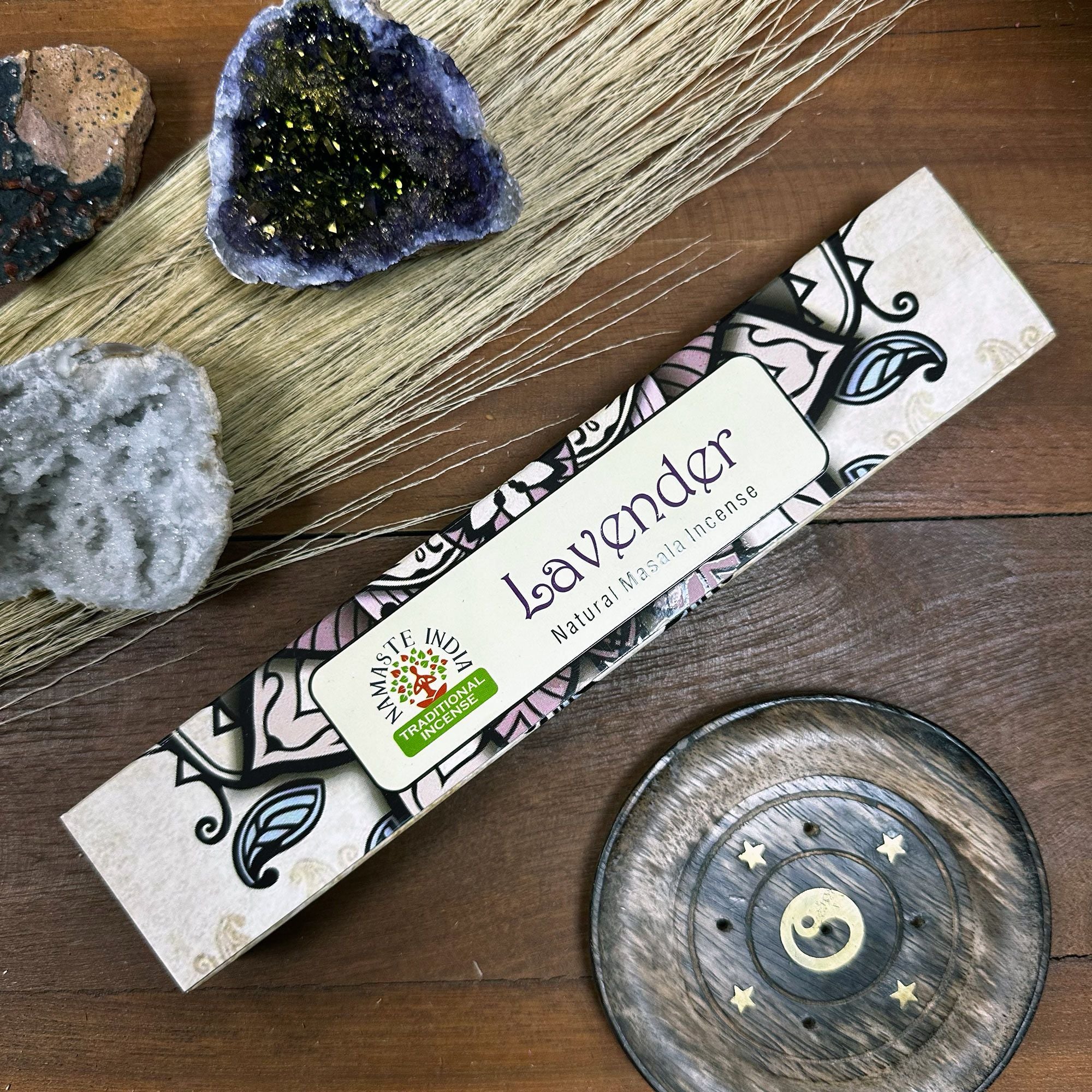 Encens lavande Namaste Mandala avec pierres et porte-encens, ambiance naturelle relaxante