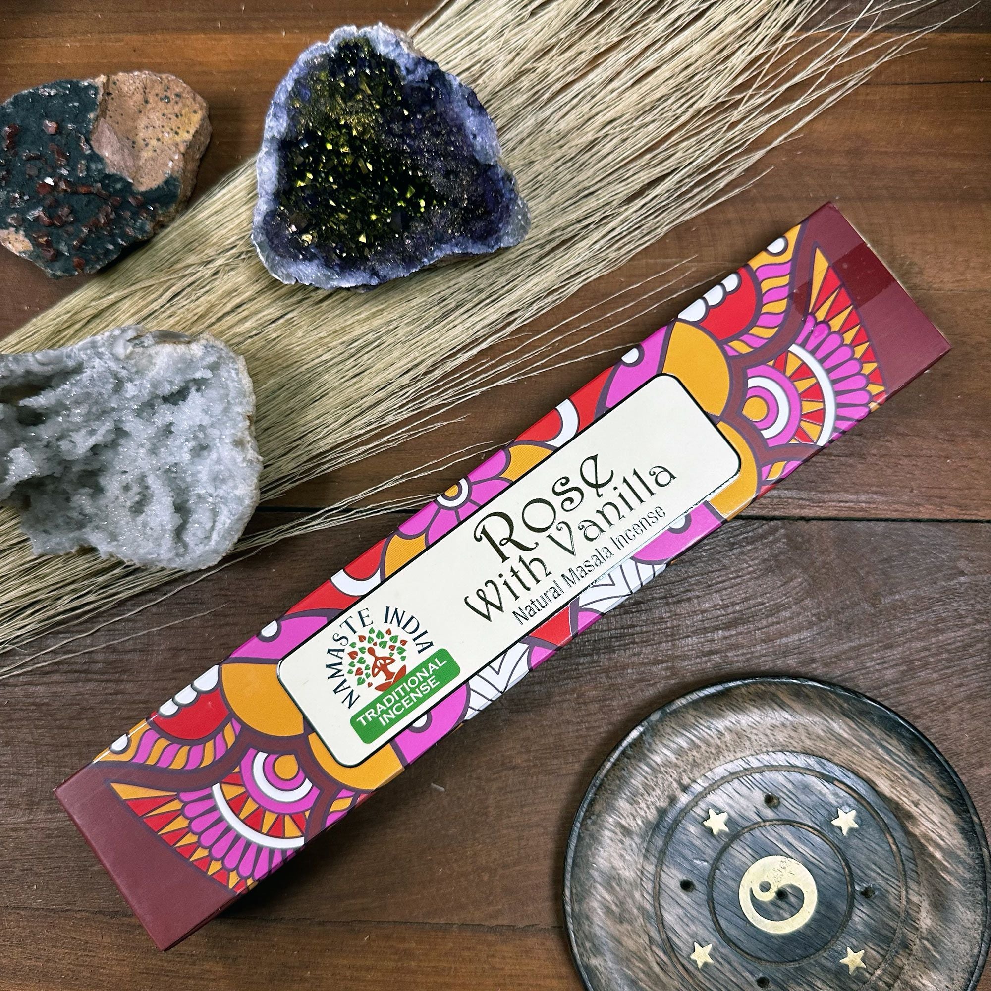 Encens rose vanille Namaste Mandala avec pierres et porte-encens, ambiance naturelle relaxante
