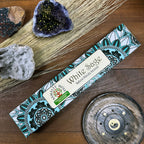Encens sauge blanche Namaste Mandala avec pierres et porte-encens, ambiance naturelle relaxante