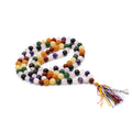 Mala 108 perles en pierre naturelle 9 planete astro avec pompon multicouleur, collier de meditation en perles rondes pose sur fond blanc, bijou spirituel pour yoga et relaxation