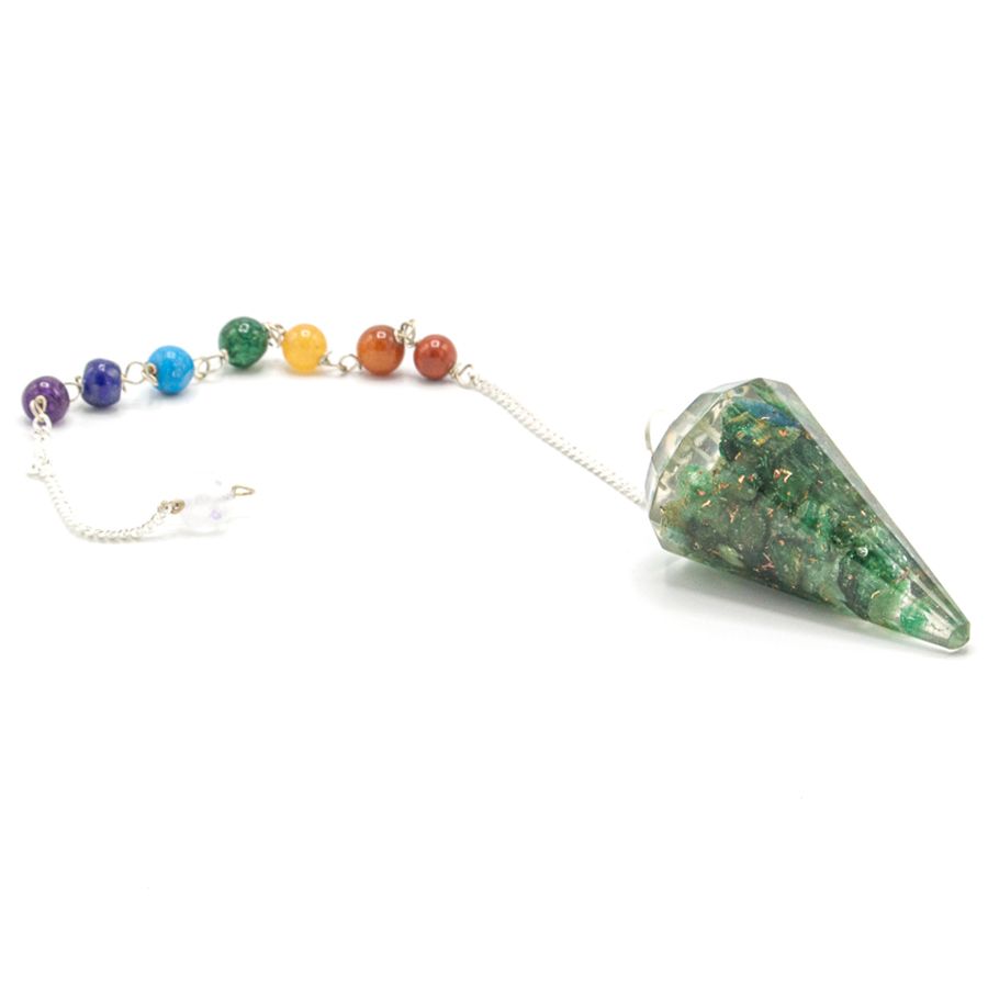 Pendule en orgonite aventurine verte avec perles chakra colorées, outil de radiesthésie et méditation