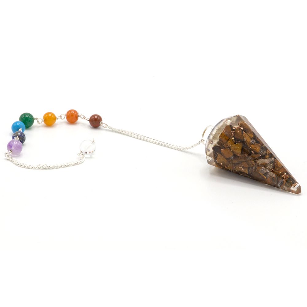Pendule en orgonite oeil de tigre avec perles chakra colorées, outil de radiesthésie et méditation