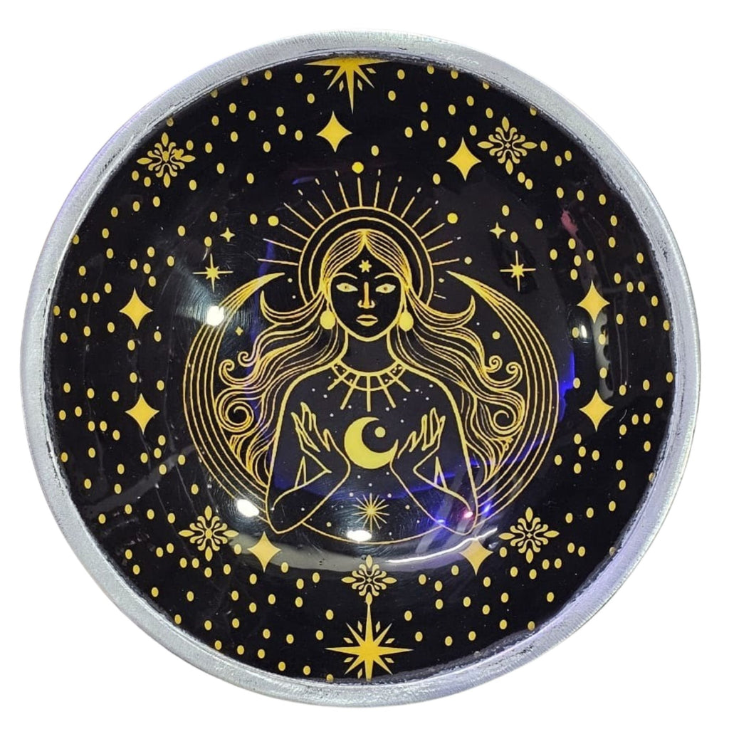 assiette offrande deesse doree vue angle objet rituel spirituel metal emaille