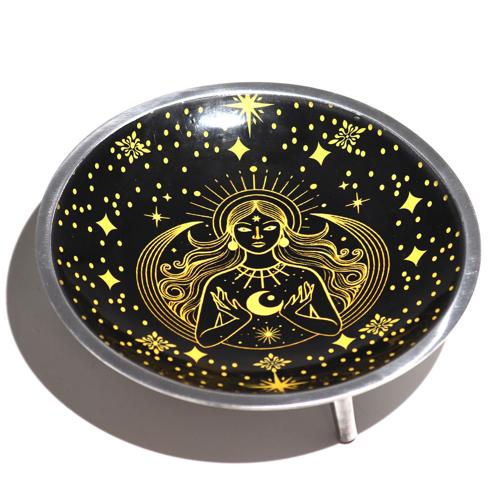 assiette offrande deesse doree detail motif etoile objet spirituel rituel autel