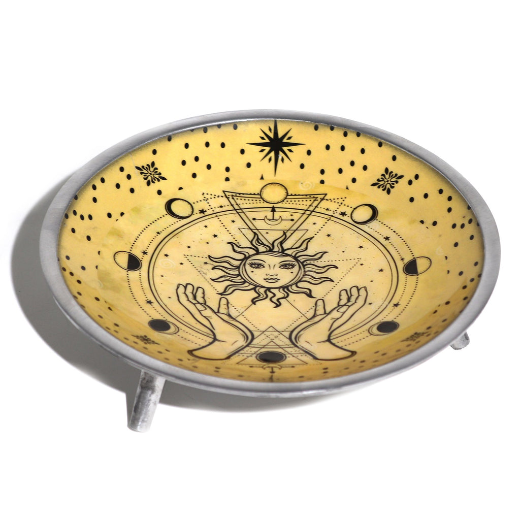 assiette offrande soleil et mains metal emaille symbole energie connexion autel rituel