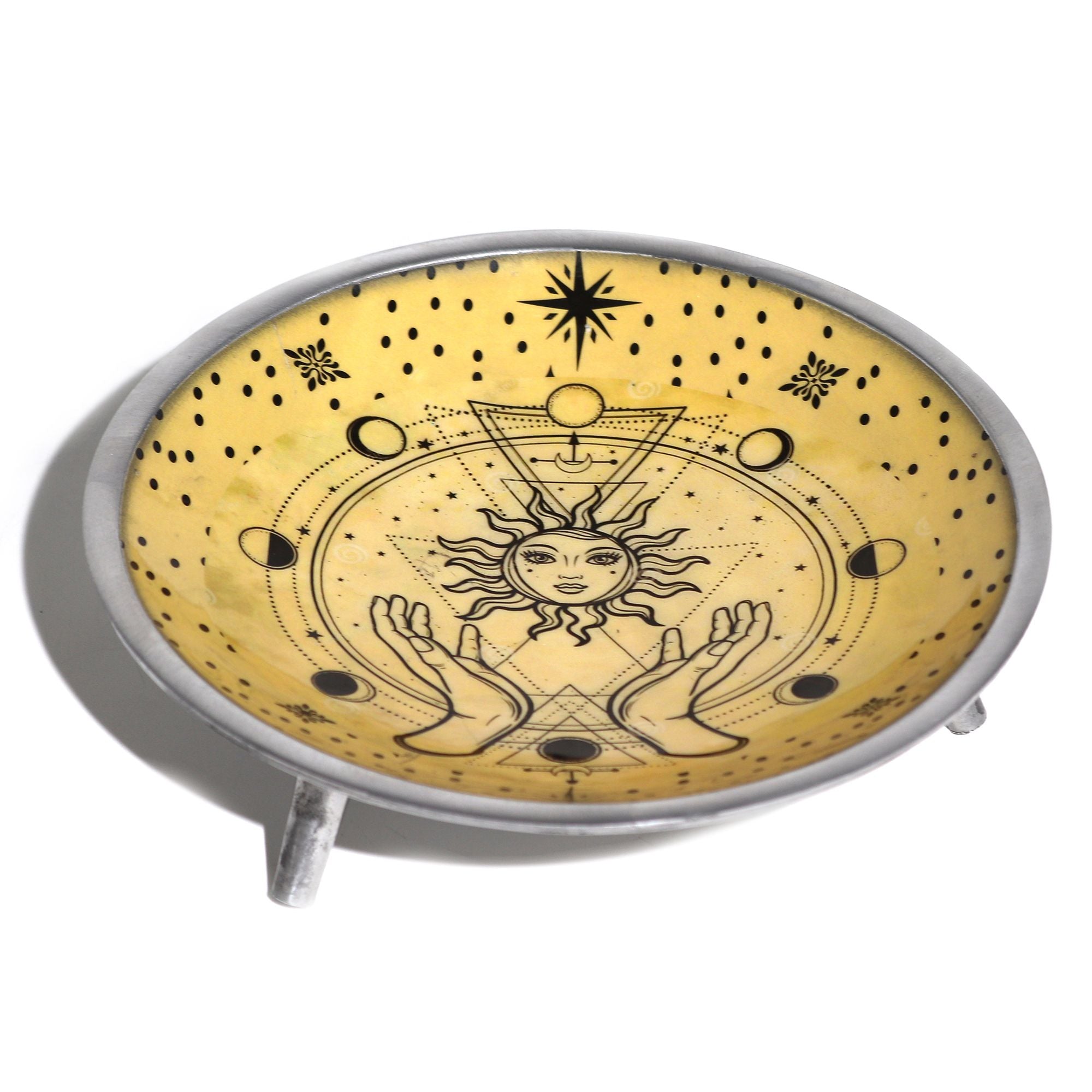 assiette offrande soleil et mains metal emaille symbole energie connexion autel rituel