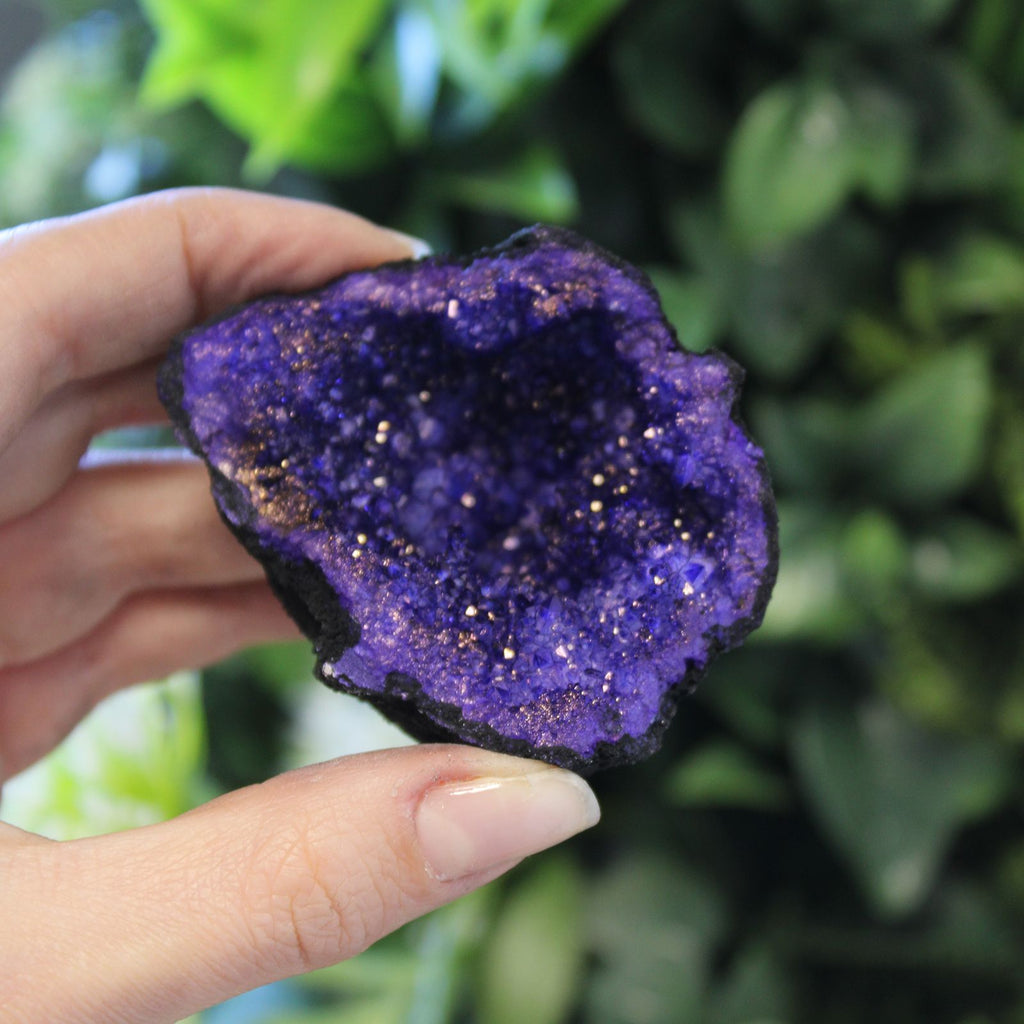 Géode Calcite Colorée Pierre Noire | Décoration Bleue Unique
