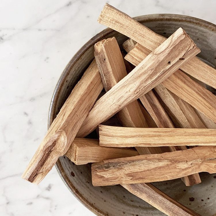 Varita de incienso | Palo Santo Natural - Madera Sagrada (100g - Aproximadamente 10/15 varitas)