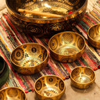 Cuenco tibetano | Juego de 4 Yoguis grabados de latón puro