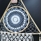 Attrape-Rêves Macramé Pyramide | Blanc & Gris Apaisant