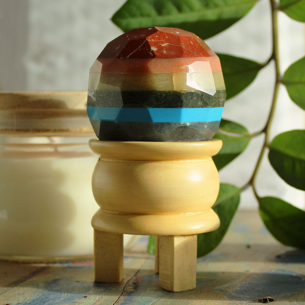 Boule de Cristal Sept Chakras Facettée | Équilibre & Harmonie