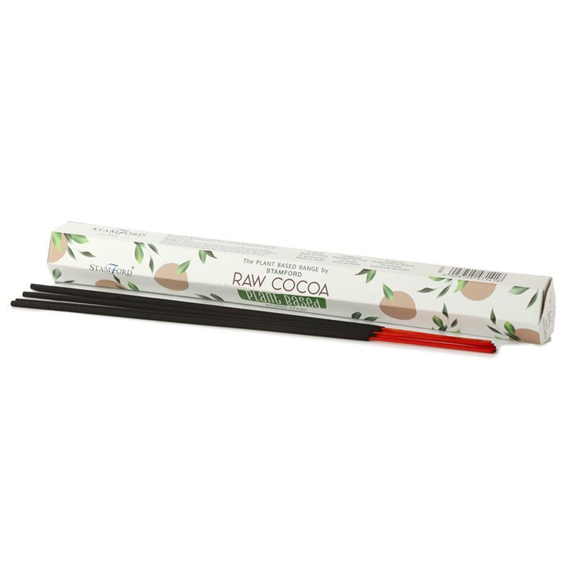 Boite de batonnets d encens naturels Stamford cacao avec support a encens et batonnets rouges dans une ambiance minimaliste et naturelle