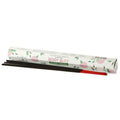 Boite de batonnets d encens naturels Stamford fruit rouge avec support a encens et batonnets rouges dans une ambiance minimaliste et naturelle