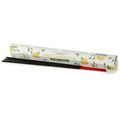 Boite de batonnets d encens naturels Stamford oliban avec support a encens et batonnets rouges dans une ambiance minimaliste et naturelle