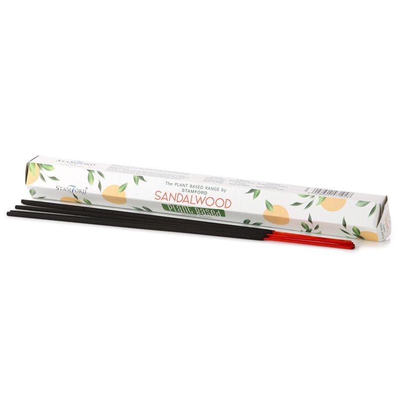 Boite de batonnets d encens naturels Stamford santal avec support a encens et batonnets rouges dans une ambiance minimaliste et naturelle