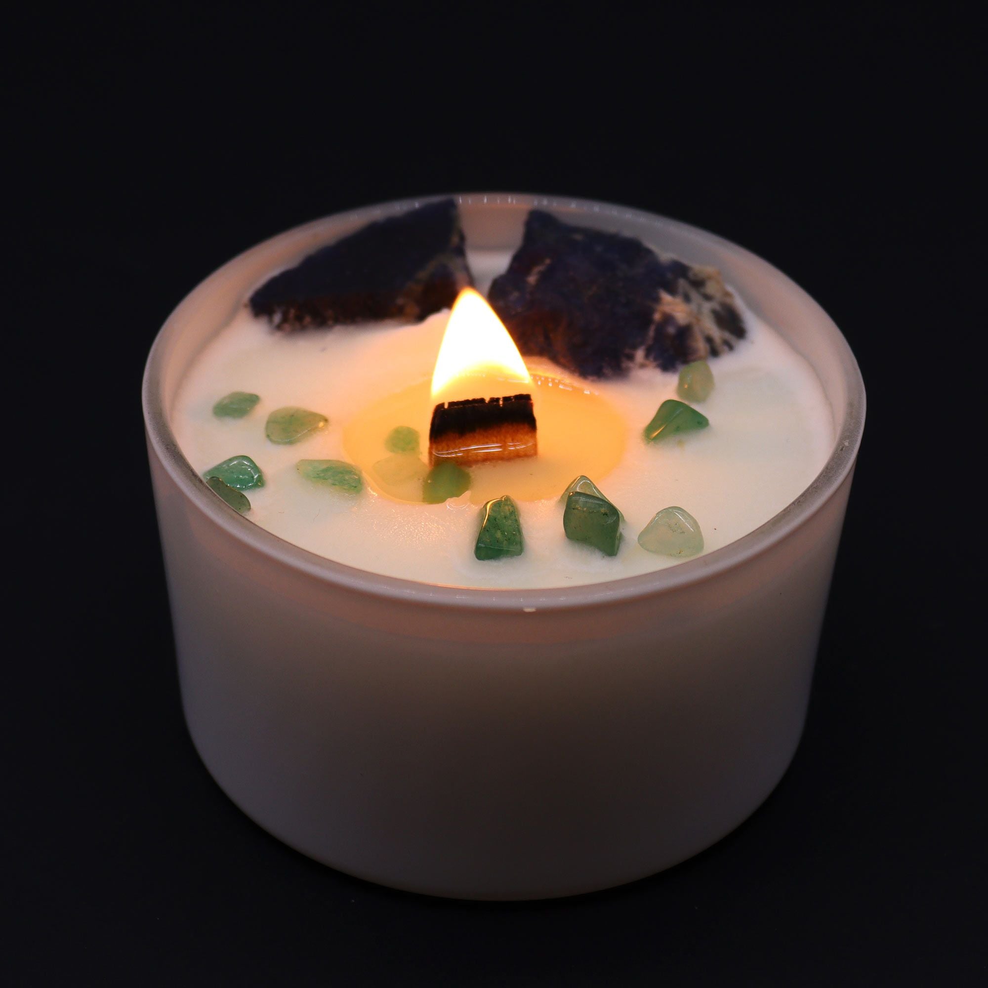 bougie chakra gorge allumee ambiance apaisante