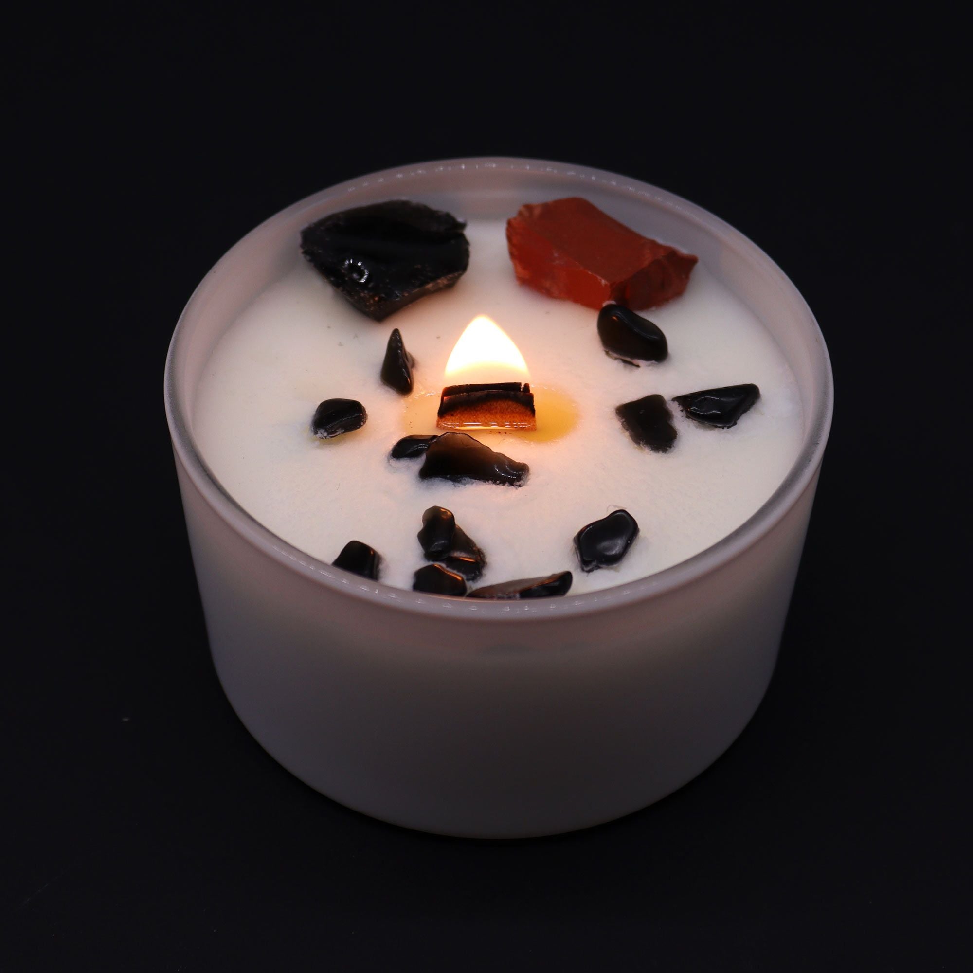 bougie chakra racine allumee ambiance chaleureuse