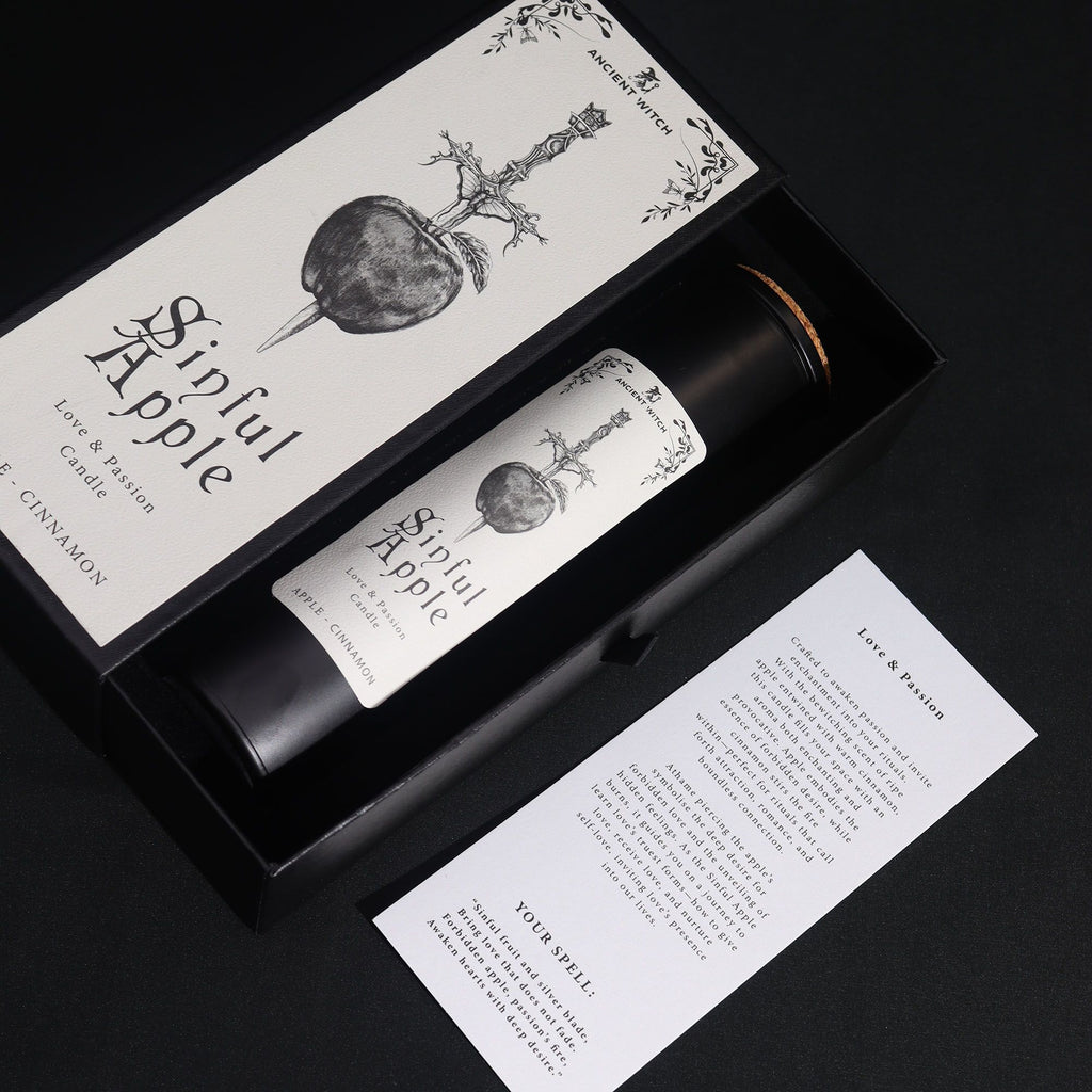 Bougie rituelle Sinful Apple avec coffret premium et carte de rituel vue en angle