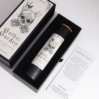 Bougie rituelle Gothic Garden dans son coffret ouvert avec carte de rituel incluse
