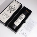 Bougie rituelle Witches Queen dans son coffret ouvert avec carte de rituel incluse