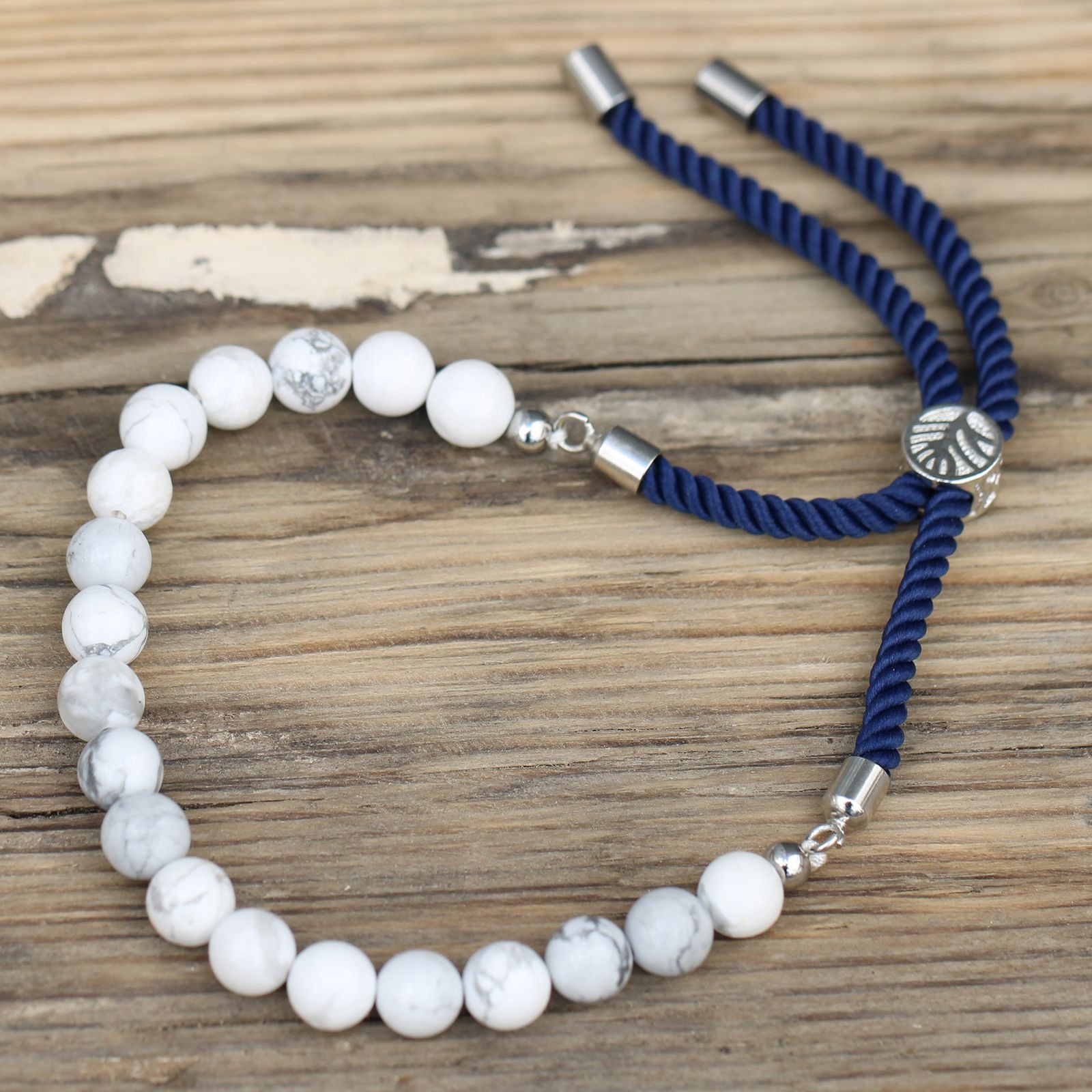 Bracelet en pierre naturelle améthyste ajustable avec cordon marine et perles blanches