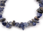 Détail bracelet sodalite en pierres naturelles, texture et couleurs des pierres