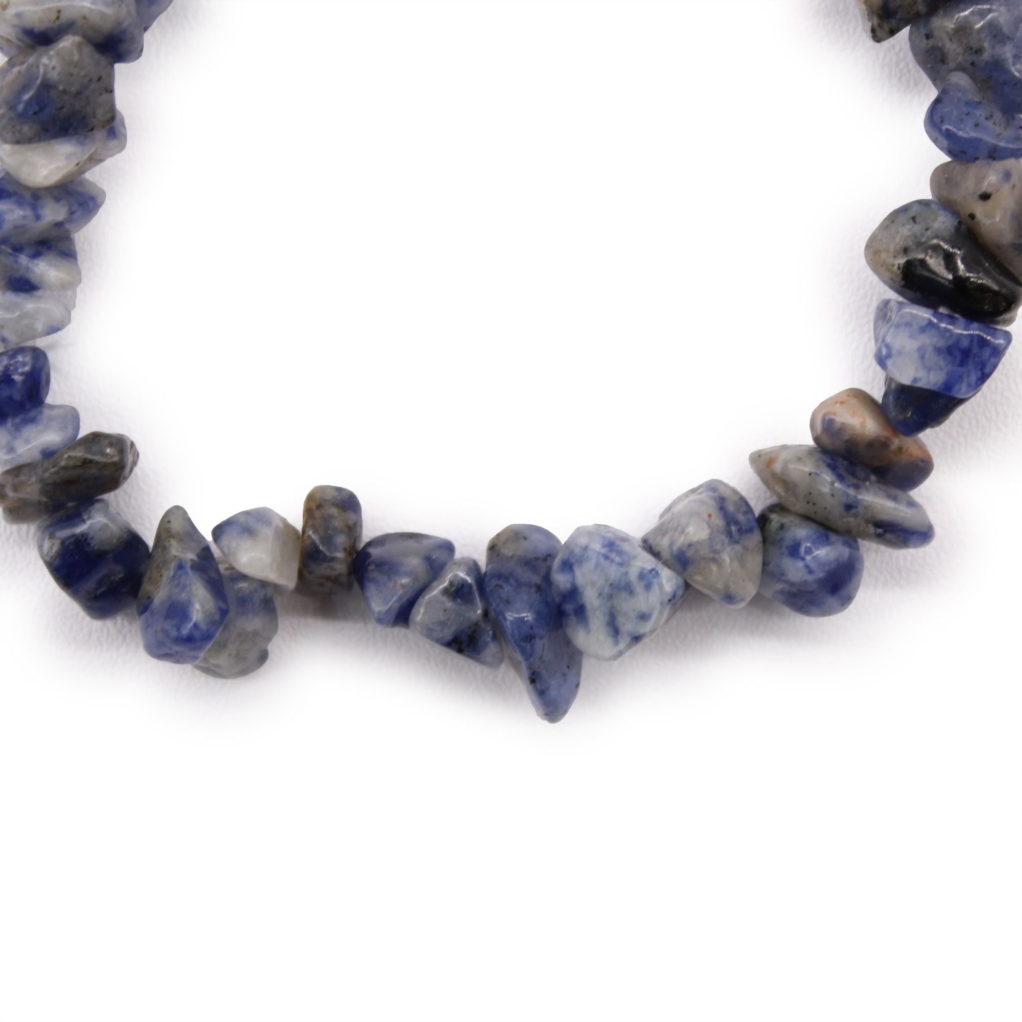 Détail bracelet sodalite en pierres naturelles, texture et couleurs des pierres