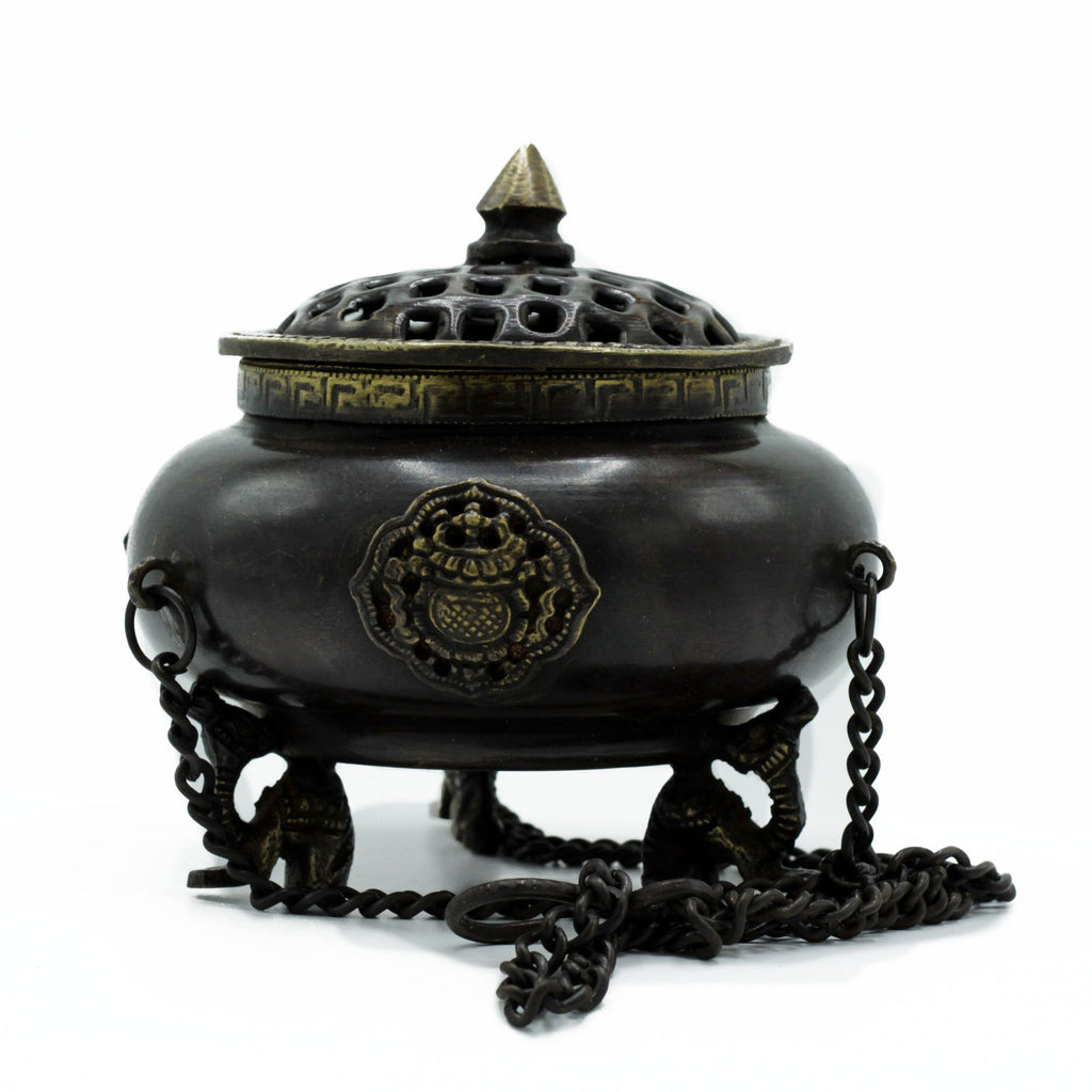 Brûleur d’encens tibétain en laiton avec motifs symboliques, pot suspendu avec chaîne, design artisanal traditionnel