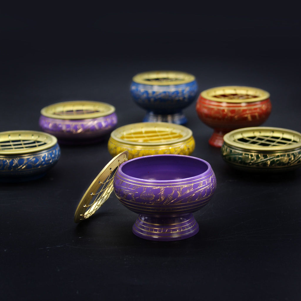 Collection de brûleurs d'encens en laiton colorés représentant les 7 chakras, accessoires de purification et de rituel spirituel my Essencya