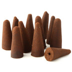 Cones d encens backflow naturels marron regroupes vue rapprochee pour utilisation avec bruleur backflow