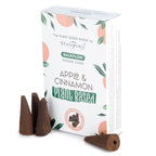Boite de cones d encens backflow naturels senteur pomme cannelle avec cones marron poses devant packaging blanc vegetal
