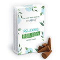 Boite de cones d encens classique naturels senteur relaxant avec cones marron poses devant packaging blanc vegetal