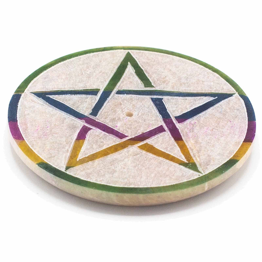 Détail du porte-encens pentagramme 8 cm en pierre soapstone, support spirituel pour purification et ambiance zen.