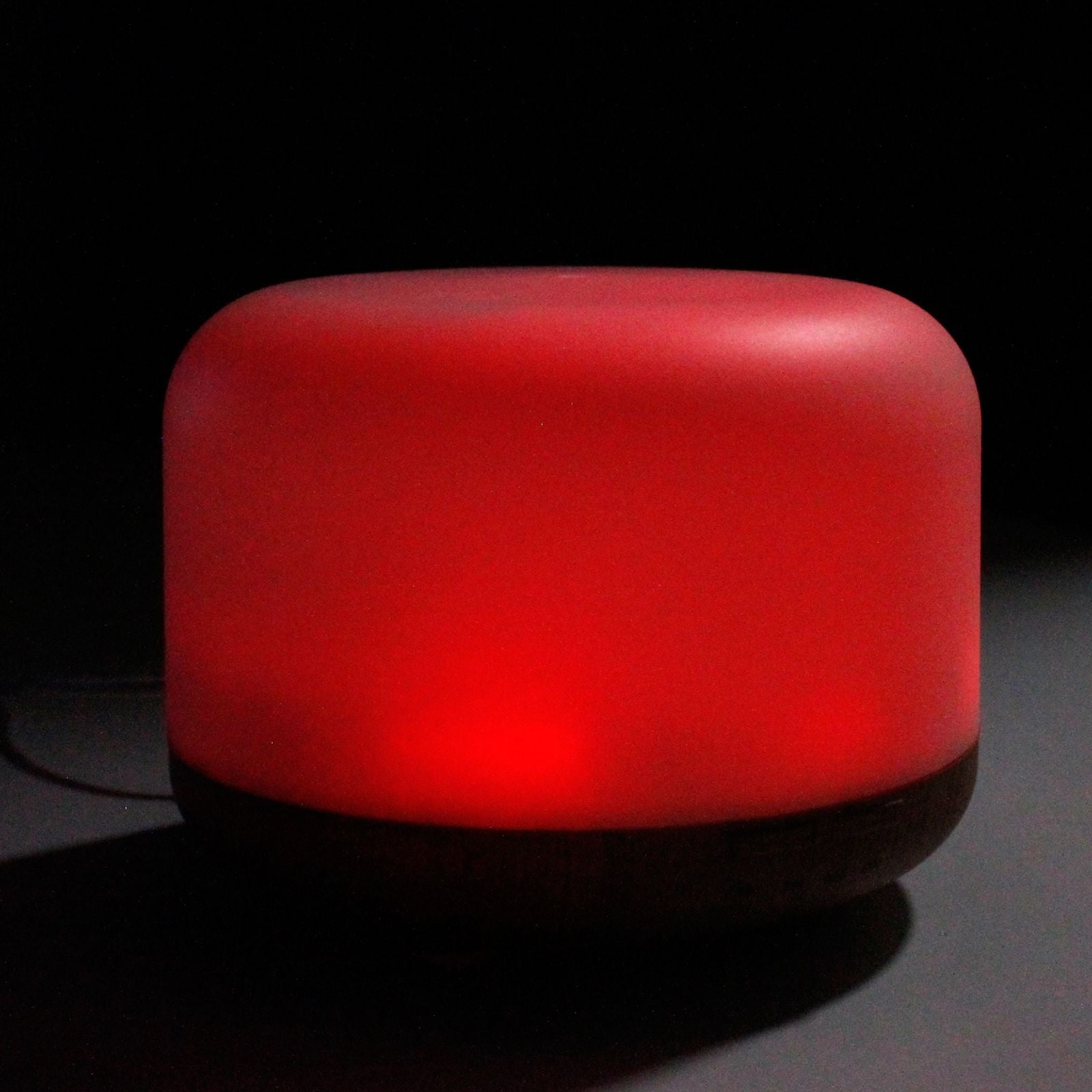 Diffuseur Aarhus avec lumière LED rouge créant une atmosphère chaleureuse