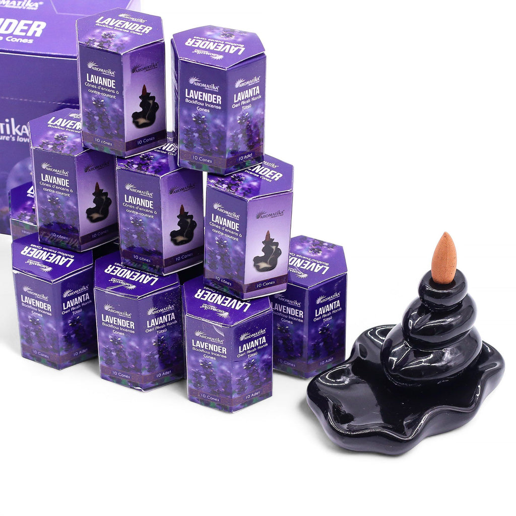 plusieurs boîtes d’encens backflow masala aromatika parfum lavande empilées pack de 10 cônes d’encens