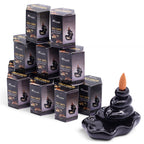 plusieurs boîtes d’encens backflow masala aromatika parfum palo santo empilées pack de 10 cônes d’encens