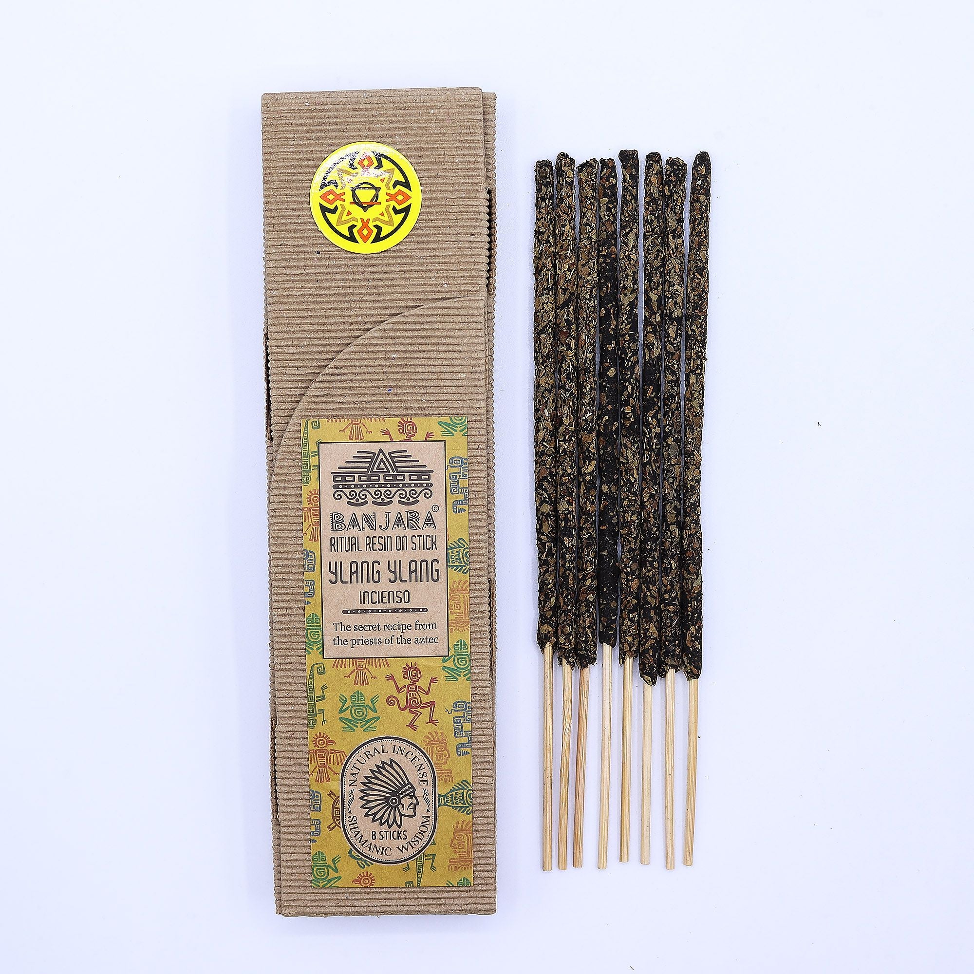 Encens résine sur bâton Ylang Ylang Banjara avec bâtons d'encens naturels et boîte artisanale présentés sur fond blanc