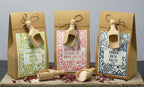 Trois sels de bain 500g Himalaya, rose ylang ylang et epsom alignés avec cuillères en bois et ambiance bien-être