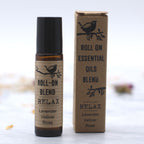 Flacon roll-on huiles essentielles Relax 10 ml et packaging naturel pour rituel de bien-être et relaxation