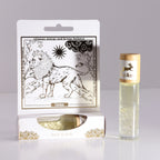 Roll-on Le lion aux huiles essentielles et pierre naturelle de quartz posé sur son coffret tarot