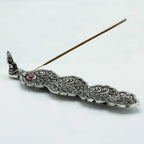 Porte-encens Bouddha long 20 cm en métal avec bâton d’encens, support élégant pour créer une ambiance apaisante en espace méditation.