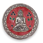 Porte-encens rond Bouddha rouge en aluminium artisanal de 10 cm vu de face pour méditation